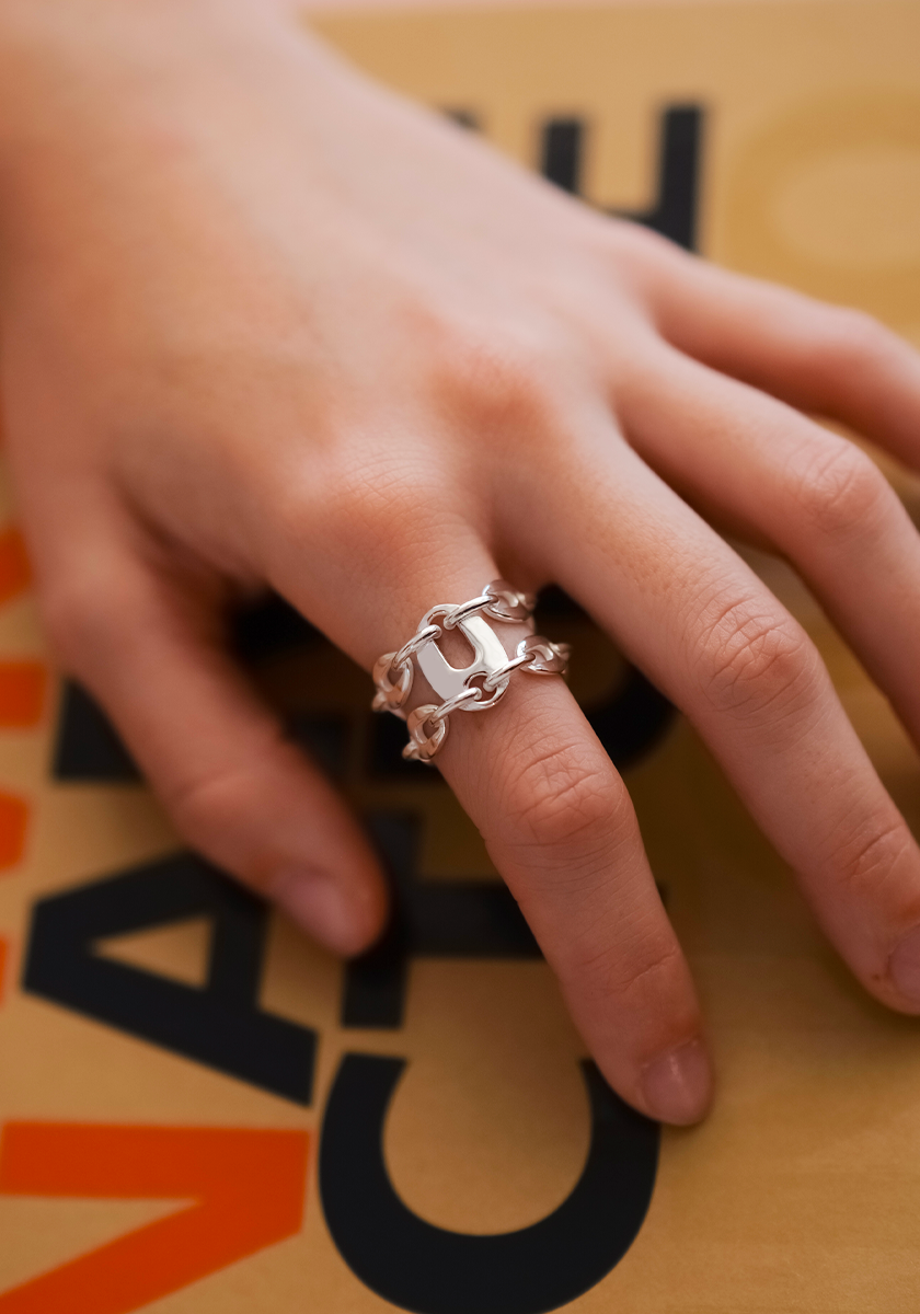 Entangled Hera Ring