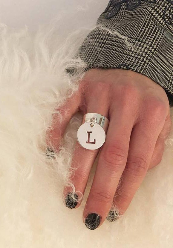 Bague Médaille Lettre Évidée