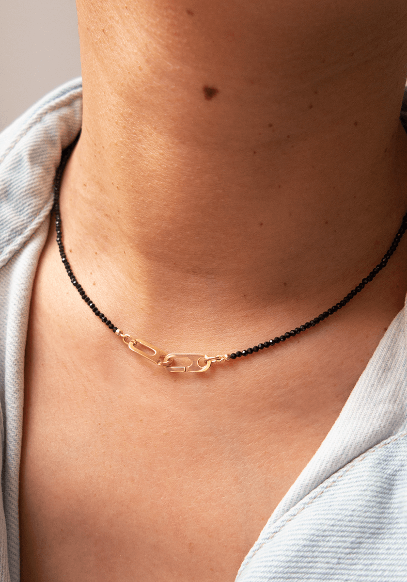 Collier Anneaux Circé XS Or Jaune et Perles Spinelles Noires