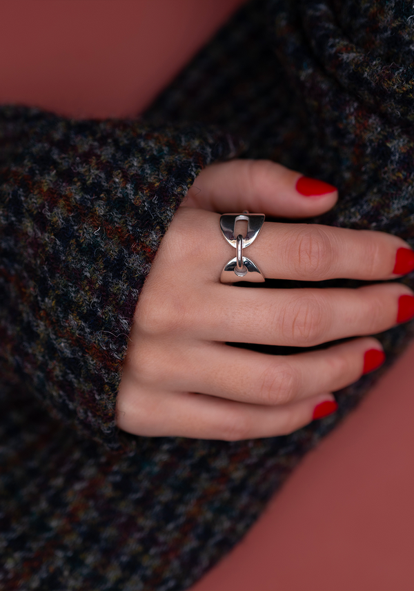 Entangled Hera Ring