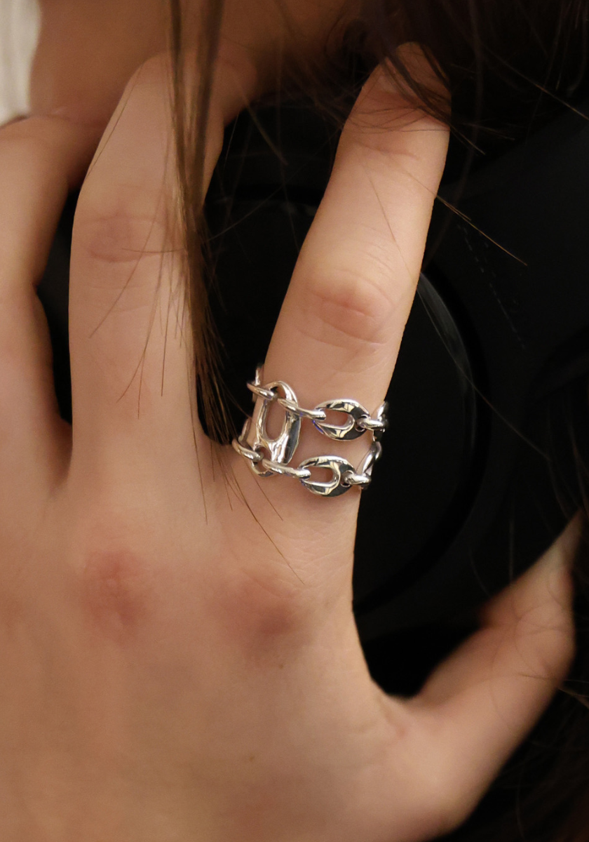 Entangled Hera Ring