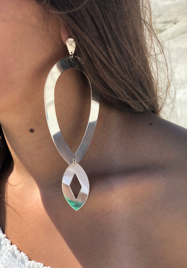 Dauphine Mono Earring
