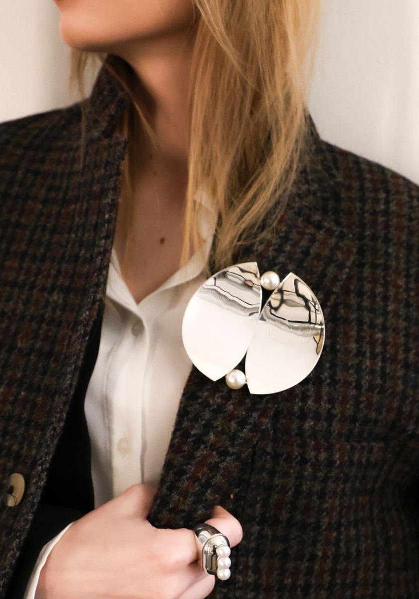 Broche Bouclier Perles Blanches