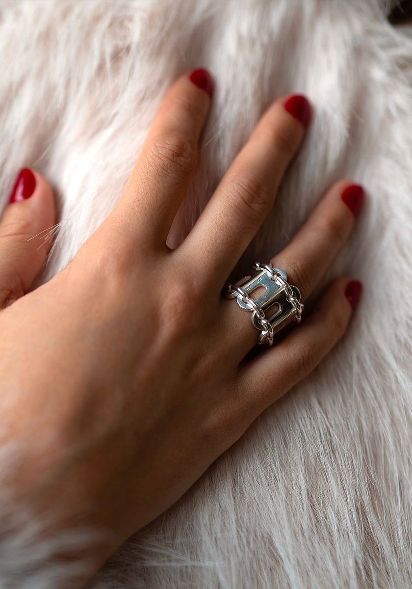 Large Circe Entangled Ring