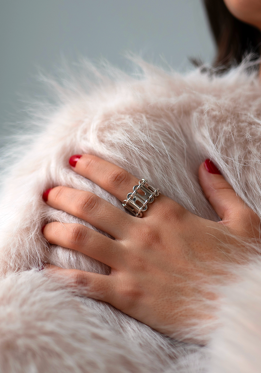 Small Circe Entangled Ring