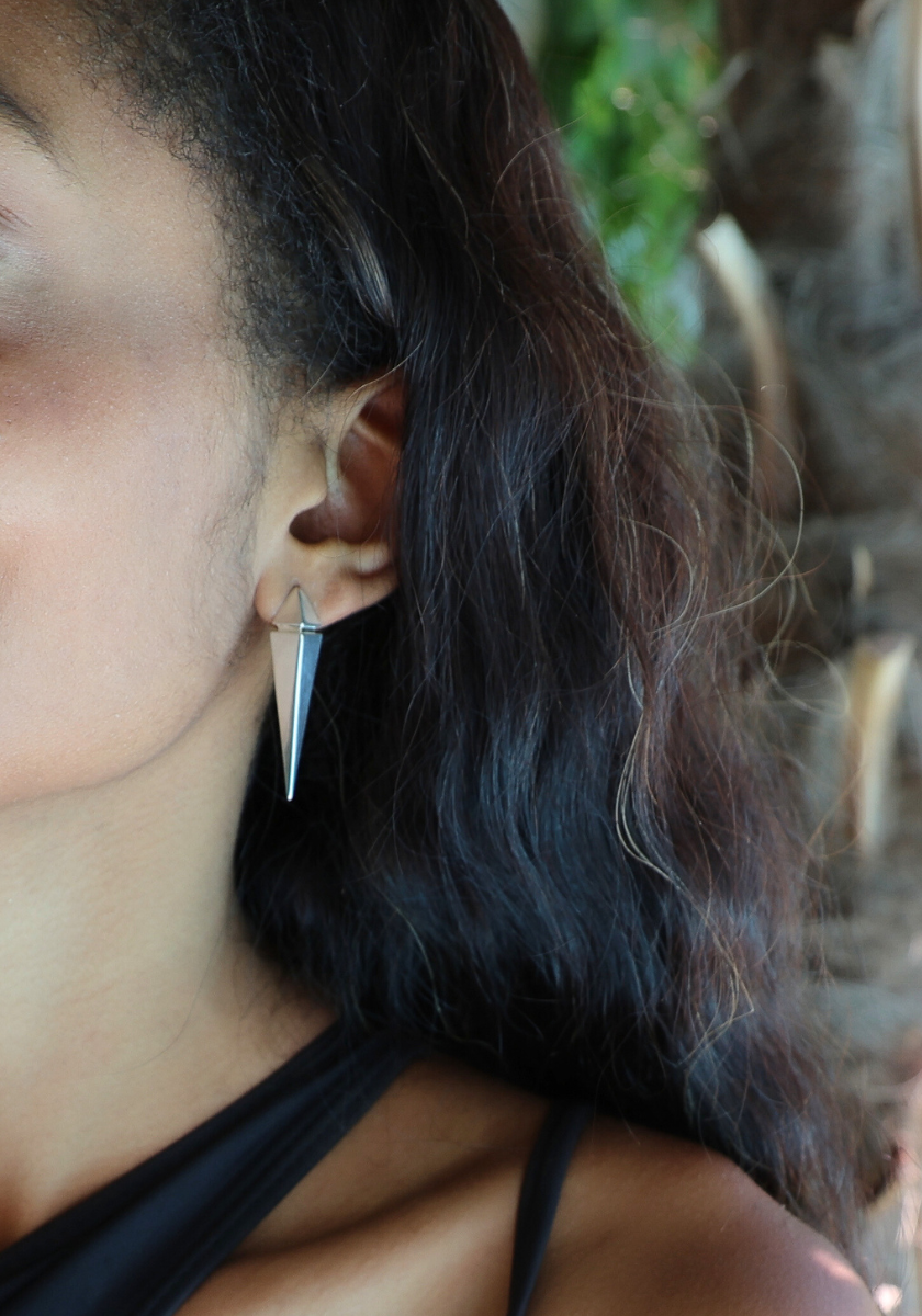 Mono Boucle d'oreille Clou Pyramide Enlacé Grand Modèle