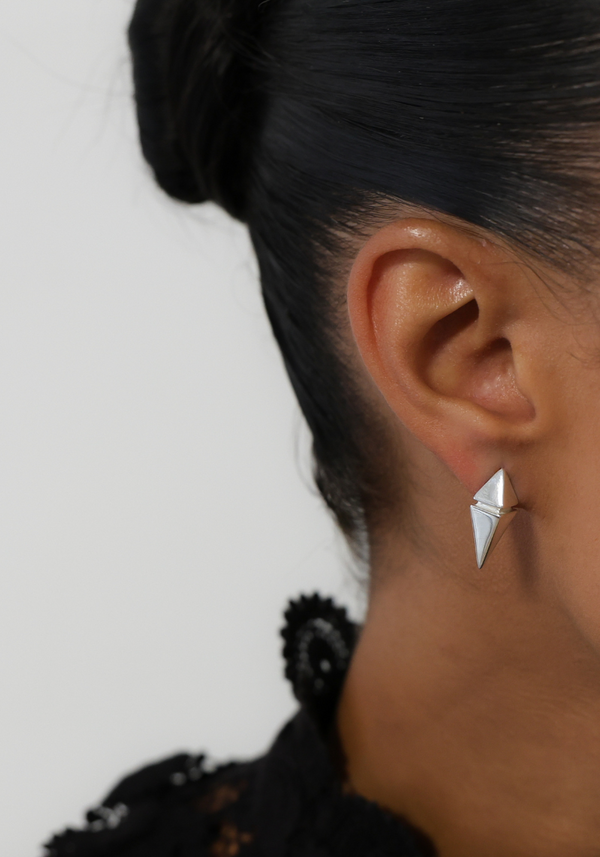 Mono Boucle d'oreille Clou Pyramide Enlacé Petit Modèle