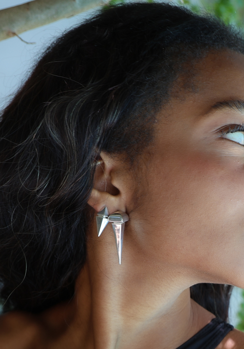 Mono Boucle d'oreille Clou Pyramide Enlacé Petit Modèle